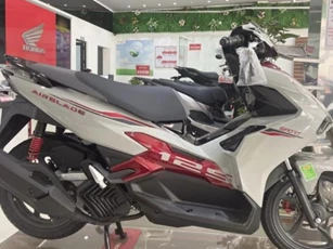 Giá xe Honda Air Blade 2025 cuối tháng 9/2024 rẻ khó tin, đại lý giảm giá 'sập sàn' hút khách
