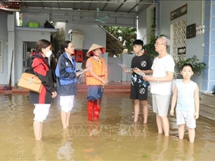 Bảo đảm sức khỏe nhân dân vùng bị mưa lũ - Bài 1: Vượt lũ cứu thai phụ