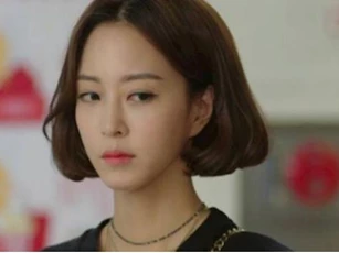 Nghe lỏm cuộc điện thoại của con dâu với bà thông gia, mẹ chồng bỗng quý tôi như vàng và âm mưu đáng sợ phía sau