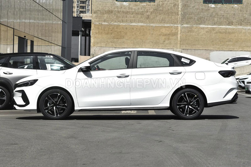 Xe sedan động cơ tăng áp, thiết kế thể thao, giá 310 triệu đồng, so kè cùng Kia K3