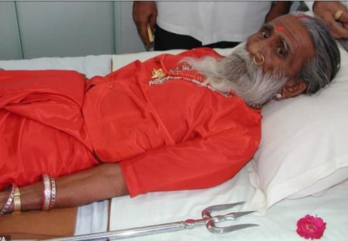 Tu s&#x129; &#x1EA4;n &#x110;&#x1ED9; 91 tu&#x1ED5;i kh&#xF4;ng &#x103;n u&#x1ED1;ng su&#x1ED1;t 78 n&#x103;m? Qu&#xE2;n &#x111;&#x1ED9;i l&#x1EAF;p camera gi&#xE1;m s&#xE1;t trong ph&#xF2;ng &#xF4;ng v&#xE0; cu&#x1ED1;i c&#xF9;ng ph&#xE1;t hi&#x1EC7;n ra s&#x1EF1; th&#x1EAD;t