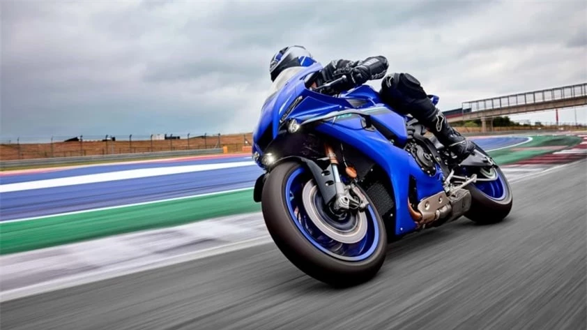 2025-yamaha-r1-and-r1m (1)