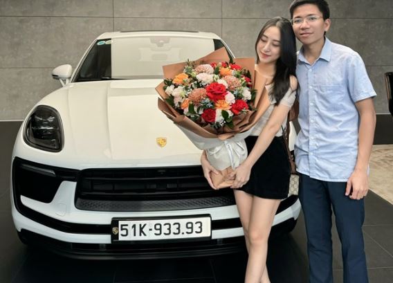 Danh tính bác sĩ trẻ bán xe sang 3 tỷ để ủng hộ đồng bào bão lũ, khiến nhiều người nể phục