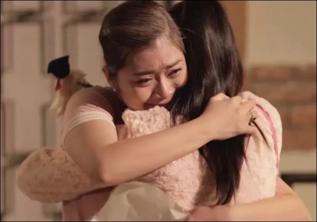 Lấy chồng xa, mỗi lần về thăm bố mẹ ốm lại bị mẹ chồng cằn nhằn