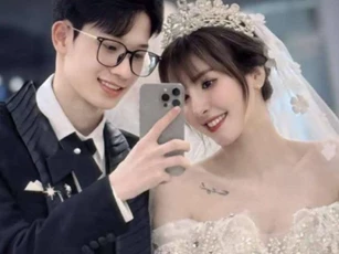 Lộ thiệp cưới của hot girl sinh năm 1994 và chồng 2003, cô dâu xin dân mạng đừng phán xét