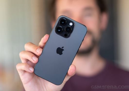 Đây là iPhone màn Dynamic Island như iPhone 16 Pro rẻ nhất Việt Nam, khung viền thép tím đẹp lịm tim