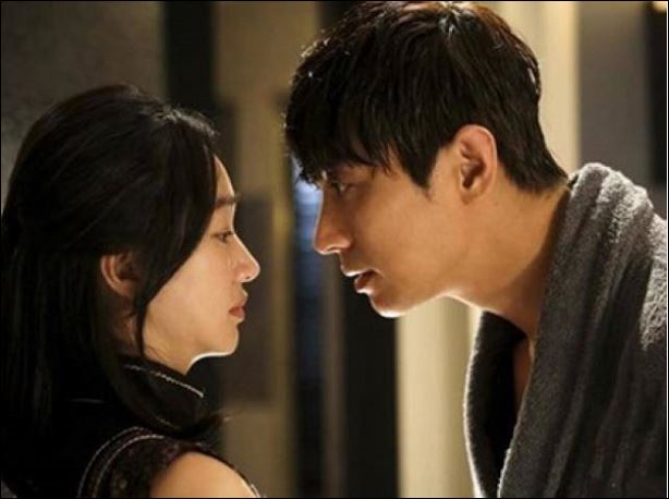 Tôi đồng ý ly hôn để hết lại tài sản cho vợ con, 1 năm sau tôi bàng hoàng thấy dáng vẻ của vợ lúc nửa đêm