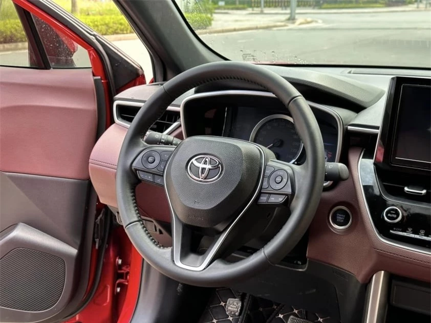 Toyota Corolla Cross 2021 lăn bánh 3 năm lên sàn xe cũ với giá bao nhiêu? 532815