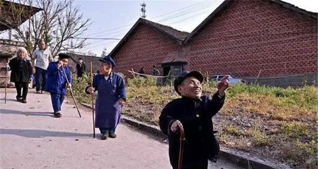 Bí mật về ngôi làng người lùn 5 tuổi là ngừng cao thêm, điều tra vấn đề nằm ở giếng nước?