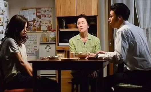 Cưới 3 năm chưa có con, tình cờ nghe lén cuộc trò chuyện của mẹ chồng, tôi bật khóc ân hận