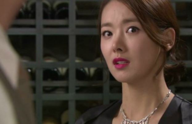 Con dâu "hai mặt", chồng vắng nhà liền lộ bản chất, khinh rẻ mẹ chồng nằm liệt giường và cái kết bất ngờ khiến cả gia đình chấn động