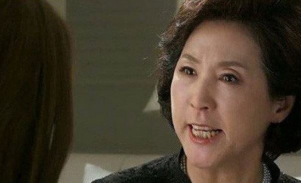 Mẹ chồng đòi lấy tiền chữa vô sinh của tôi để trả nợ cho con gái