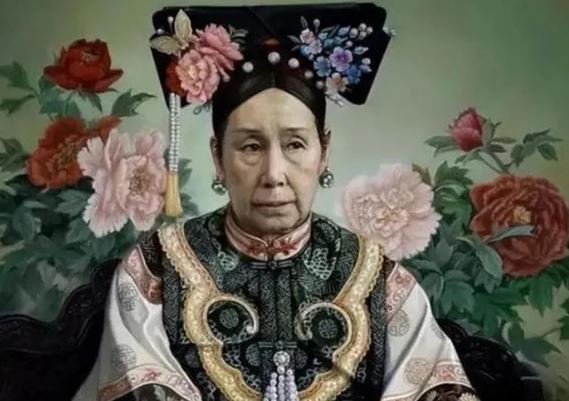 Lần đầu tiên thấy bóng đèn điện, Từ Hi thái hậu thốt lên 1 từ khiến ai cũng phải 'phì cười'