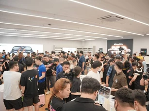 iPhone 16 Pro Max 'cháy hàng'