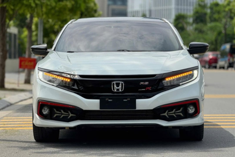 Lăn bánh 5 năm, Honda Civic RS được rao bán với giá sốc
