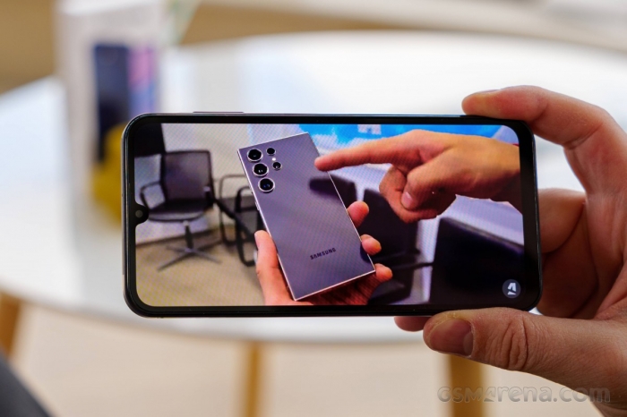 Đây là chiếc điện thoại Samsung giá rẻ chỉ 4,5 triệu đáng mua nhất, thiết kế lẫn trang bị xịn như Galaxy S24