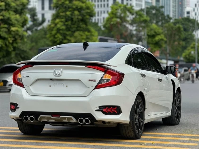 Lăn bánh 5 năm, Honda Civic RS 2019 được rao bán với giá sốc 533829