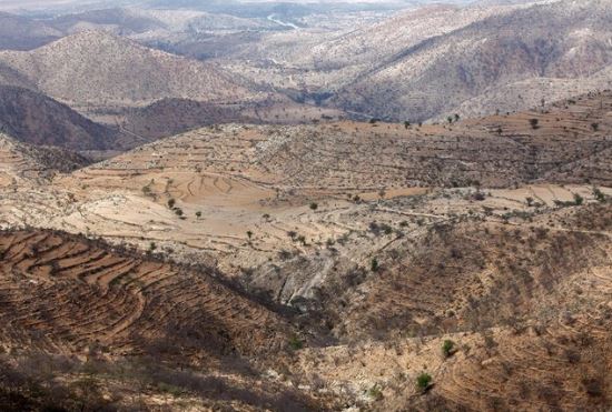 Đất nước tách biệt với cả thế giới, có hẳn nghĩa địa xe tăng và những ngôi nhà làm bằng đá