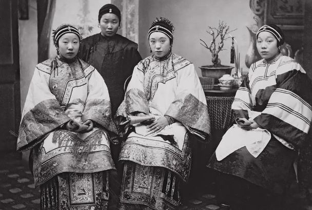 Loạt ảnh hiếm về thời nhà Thanh qua ống kính nhiếp ảnh gia đầu tiên mở studio chụp hình ở Thượng Hải