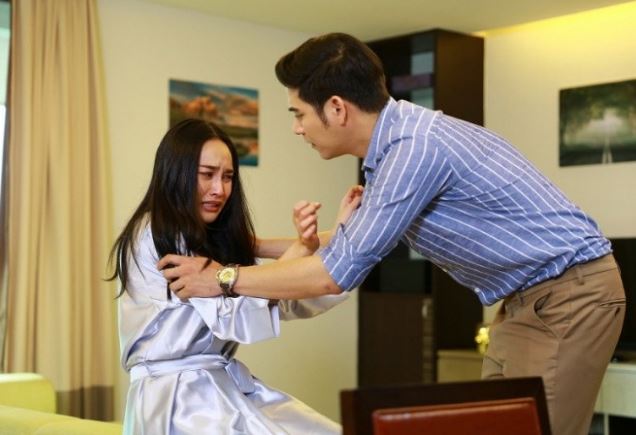 Cố tình mang thai ép bạn trai cưới nhưng đêm tân hôn vừa nhìn giường cưới tôi liền hối hận