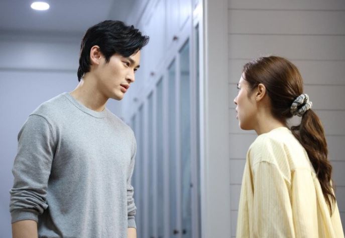 Phụ nữ dại lo nắm tiền bạc, còn phụ nữ thông minh lại quan tâm đến 2 việc của chồng