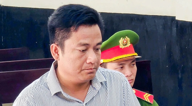 Tuyên án gần 5 năm tù nguyên phó trưởng công an xã nhận hối lộ