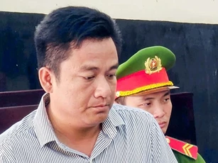 Tuyên án gần 5 năm tù nguyên phó trưởng công an xã nhận hối lộ