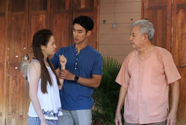 Bố chồng nghĩ con cả giàu có nên chia hết tài sản cho con thứ, nào ngờ dâu cả nói một câu làm ông vội cắt cho một suất đất