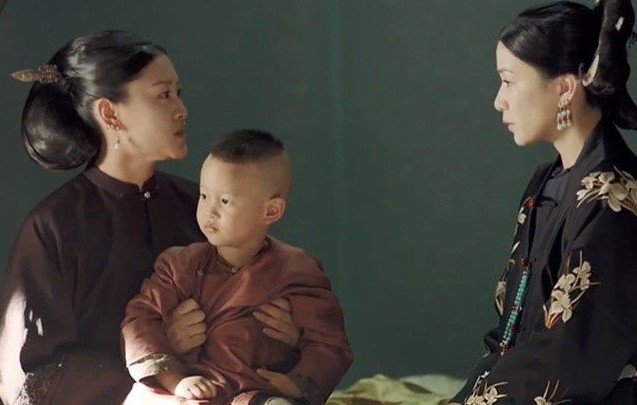 Làm vú nuôi thời xưa khó như thế nào? Ngoài việc cho Công chúa và Hoàng tử bú, còn có thể phải làm việc đáng xấu hổ này!