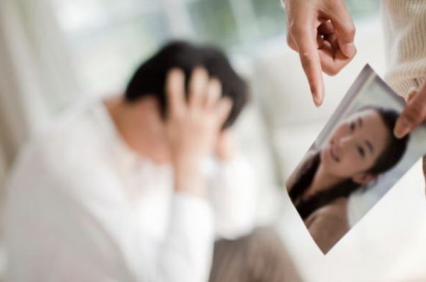 Vừa ly hôn thì phát hiện chồng trúng số 27 tỷ từ 11 năm trước, vợ lập tức quay lại đòi tiền: Phán quyết của tòa gây bất ngờ