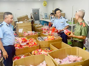 Đà Nẵng: Xử phạt 37 đơn vị kinh doanh thực phẩm, đồ chơi trẻ em