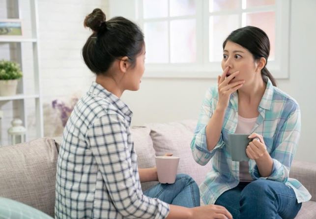 Được bố mẹ chồng cho 25 triệu lúc xây nhà, ngày chuyển sang nhà mới, chị hàng xóm qua chơi nói một câu khiến tôi choáng