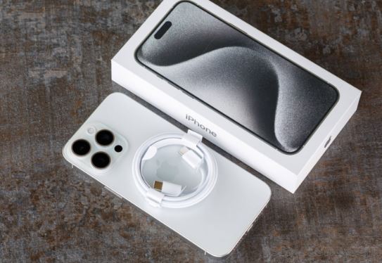 Bảng giá iPhone 15 chính hãng VN/A rẻ nhất tháng 10: iPhone 15 Pro Max giảm kỷ lục, iPhone 15 hot hơn iPhone 16