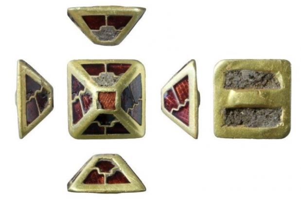 Nam thanh niên bất ngờ phát hiện kho báu 1.400 năm tuổi nhờ hành động không ai từng nghĩ đến