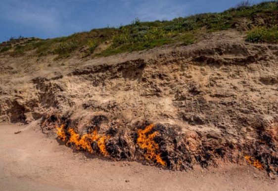 Đất nước sở hữu ngọn lửa vĩnh cửu cháy 4.000 năm chưa bao giờ tắt, bất chấp mưa gió và tuyết rơi