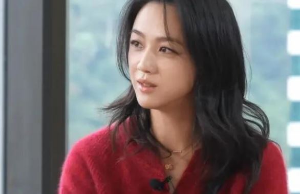 Mới về nhà chồng, đứa cháu 4 tuổi ngày nào cũng lén nhìn, vài tháng sau tôi điếng người khi biết sự thật