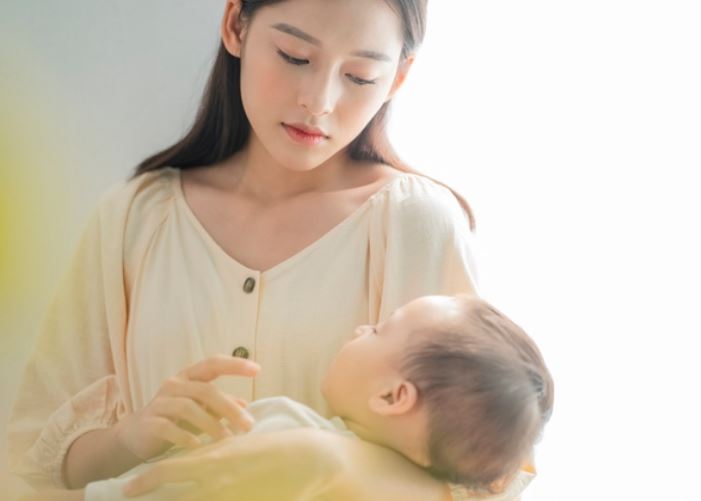 Bi&#x1EBF;t m&#xF3;n qu&#xE0; m&#x1EB9; ch&#x1ED3;ng t&#x1EB7;ng ch&#xE1;u ngo&#x1EA1;i v&#xE0;o ng&#xE0;y th&#xF4;i n&#xF4;i, t&#xF4;i t&#x1EE9;c t&#x1B0;&#x1EDF;i b&#x1EAD;t kh&#xF3;c, b&#x1EBF; con trai b&#x1ECF; v&#x1EC1; nh&#xE0; ngo&#x1EA1;i