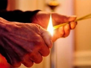 Khung giờ đẹp thắp hương 1/9/2024 âm lịch
