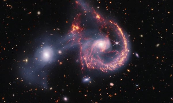 NASA công bố ảnh độc: Nụ cười ma quái từ vũ trụ