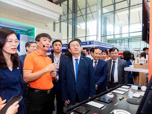 Doanh nghiệp trình diễn hệ sinh thái công nghệ đột phá