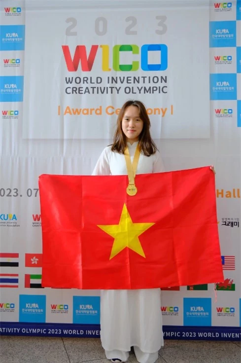 Gia-dinh-hiem-hoi-o-viet-nam-co-bo-la-bac-si-gioi-noi-tieng-2-con-cung-dat-hcv-olympic-quoc-te-1