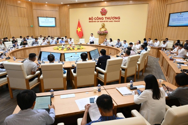 Lần thứ 4 trình Chính phủ dự thảo nghị định thay thế về kinh doanh xăng dầu