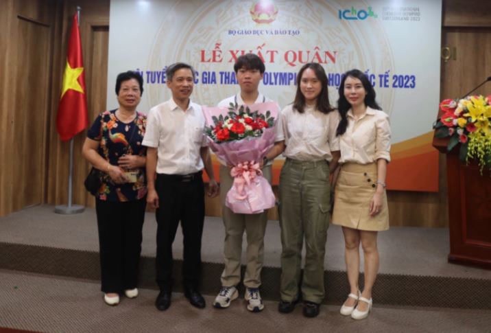 Gia đình hiếm hoi ở Việt Nam có bố là bác sĩ nổi tiếng, 2 con cùng đạt HCV Olympic quốc tế