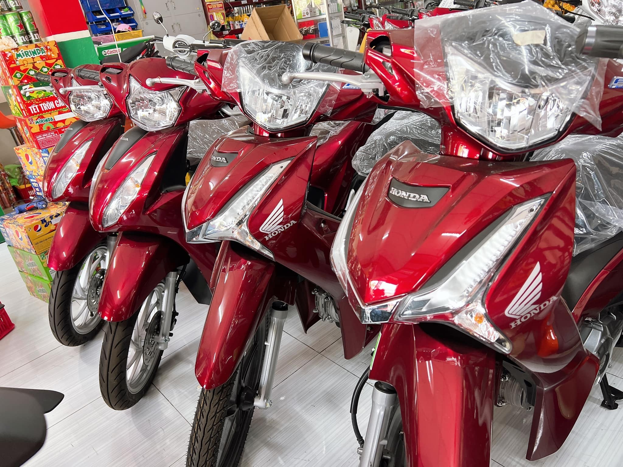 Bảng giá xe Honda Future 125 FI 2024 tháng 10/2024 giảm sập sàn, giá cực rẻ lấn át Wave Alpha và RSX