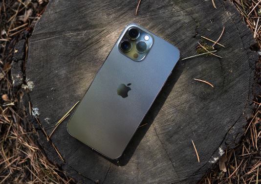 iPhone 13 Pro Max giá quá rẻ vào năm 2024, màn 120Hz, camera khủng chẳng kém iPhone 16 Pro Max