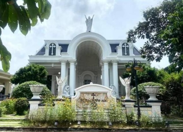 Ngôi mộ 20 tỷ đồng của cậu bé 8 tuổi ở TP Hồ Chí Minh: Nhìn qua như dinh thự kiểu Pháp