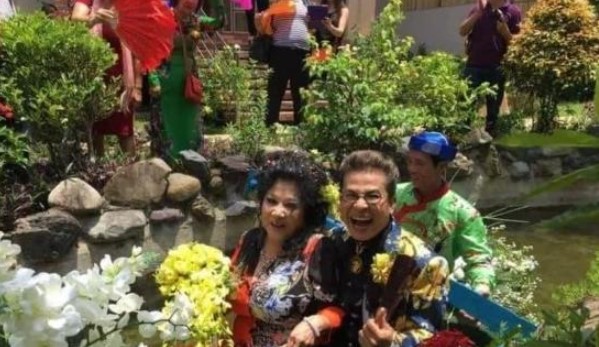 Biệt thự như mơ của MC Thanh Bạch: Có hẳn bồn tắm ngoài trời, hình treo khắp nơi