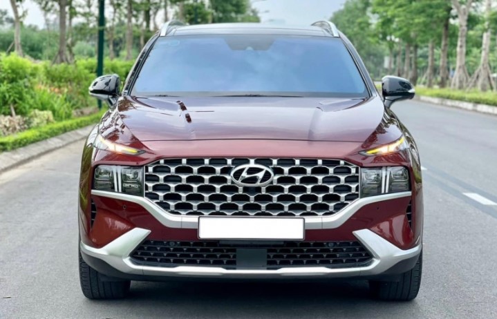 Sử dụng 2 năm, Hyundai Santa Fe được chủ nhân bán lại với giá khó tin
