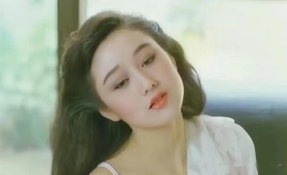 Nhìn ảnh Lợi Trí và Quan Chi Lâm vào năm 1991, tôi đã hiểu tại sao biên kịch nổi tiếng Nghê Khuông nói 'mỹ nhân 50 năm có một lần'