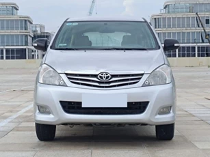 Toyota Innova lăn bánh 16 năm lên sàn xe cũ với giá rẻ hơn xe hạng A